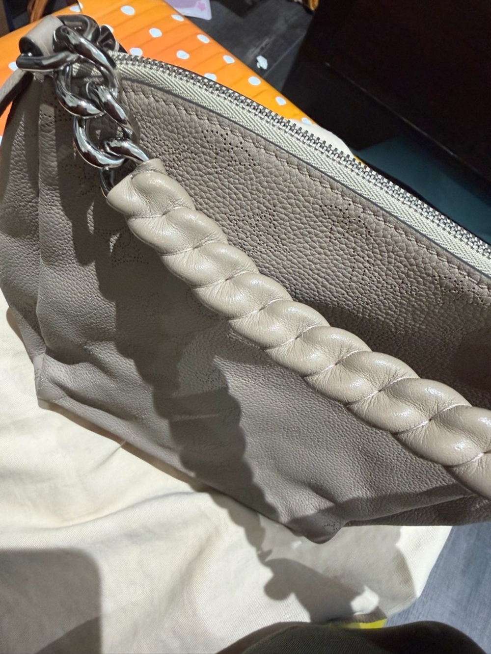 Louis Vuitton - Picture 6 of 15